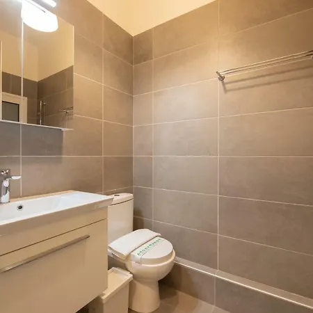 Sightseeing 3rd Floor On A Paved Road! * Atenas
