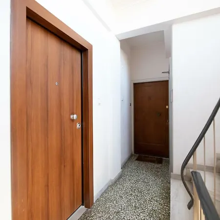 Sightseeing 3rd Floor On A Paved Road! Apartamento Atenas